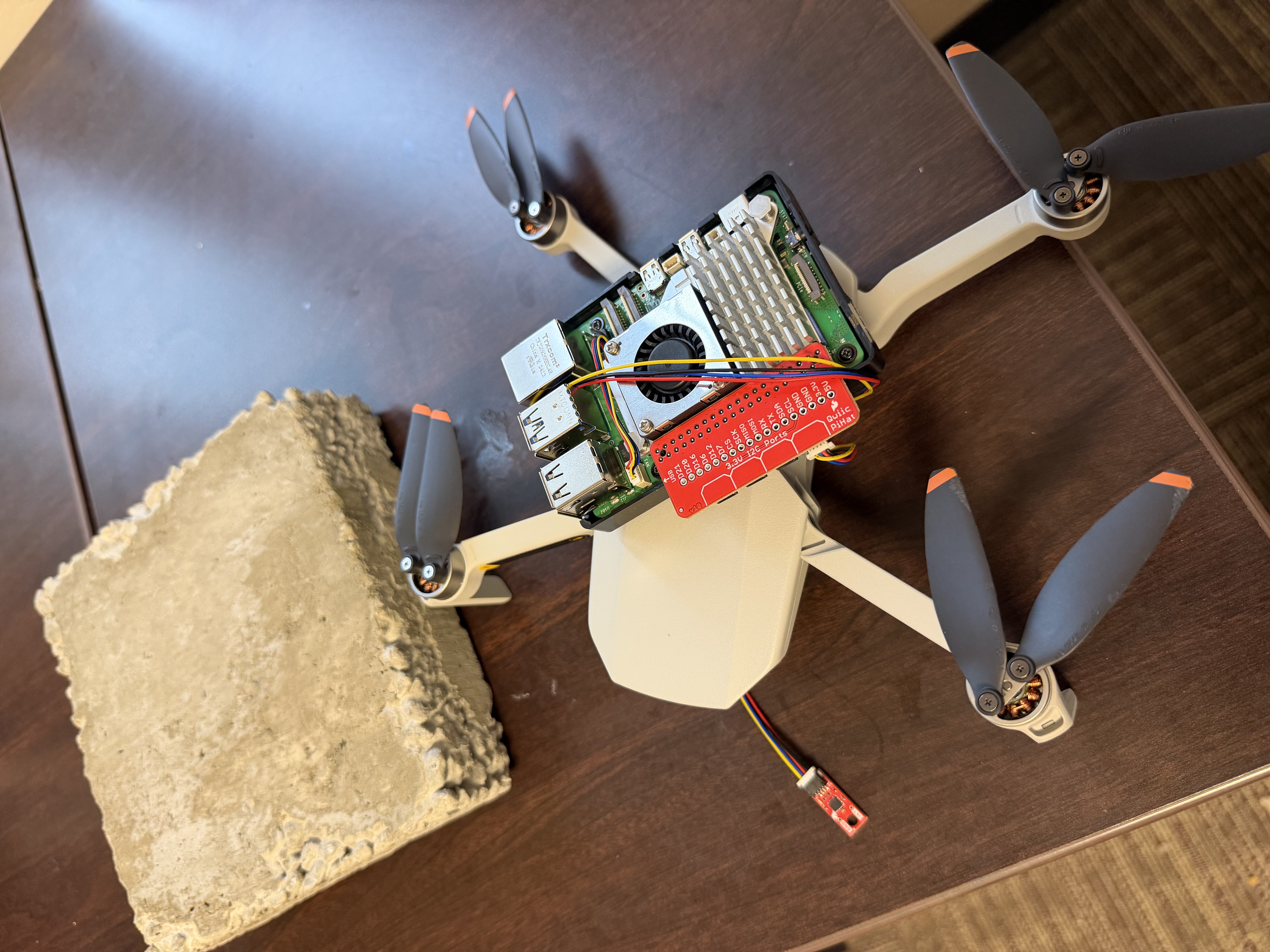 Drone with Raspberry Pi and magnetometer board